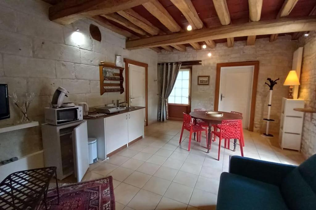 Villa Le Logis De La Tour à Loudun Extérieur photo