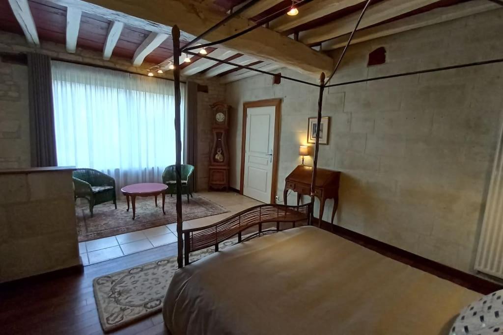 Villa Le Logis De La Tour à Loudun Extérieur photo